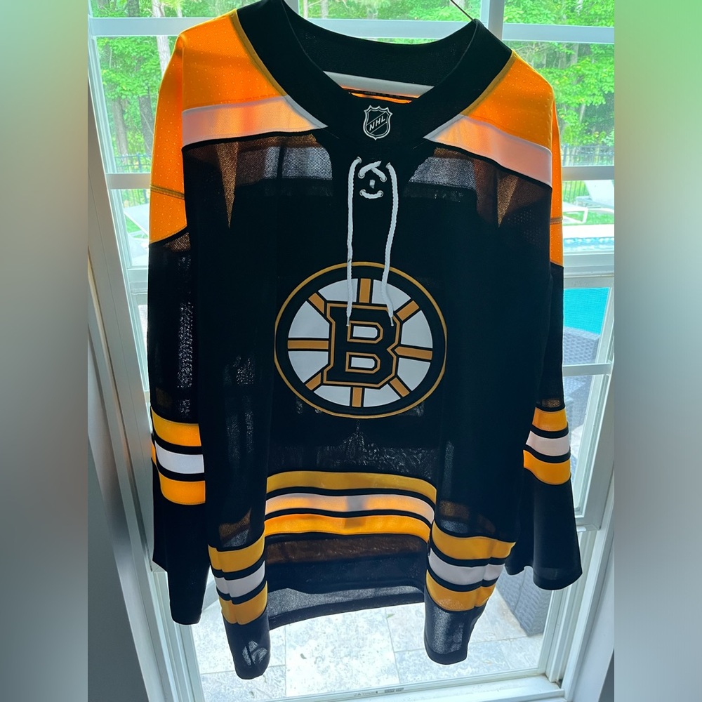 Sz 60 adidas NHL bruins Jersey. NWOT!!!